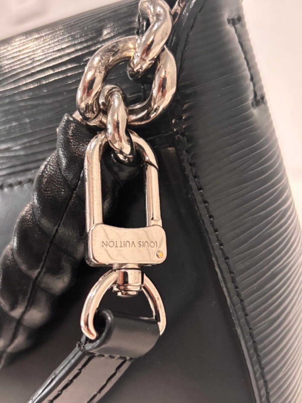 Louis Vuitton Luna Epi Leather Black with strap - Picture 10 of 11